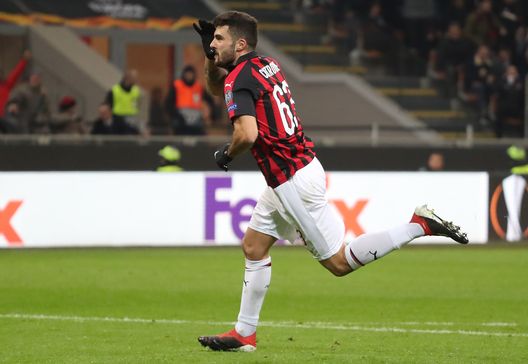 Cutrone al momento veste i colori rossoneri Cutrone al momento veste i colori rossoneri