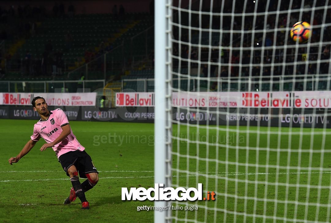  PALERMO, ITALY - NOVEMBER 30: Edoardo Goldaniga of Palermo misses a penalty after regular time during the TIM Cup match between US Citta di Palermo and AC Spezia at Stadio Renzo Barbera on November 30, 2016 in Palermo, Italy.  (Photo by Tullio M. Puglia/Getty Images) 