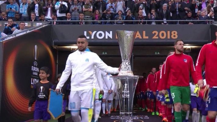 Marsiglia-Atletico Madrid, finale amara per Payet: tocca la coppa e si infortuna…  Marsiglia-Atletico Madrid, finale amara per Payet: tocca la coppa e si infortuna…