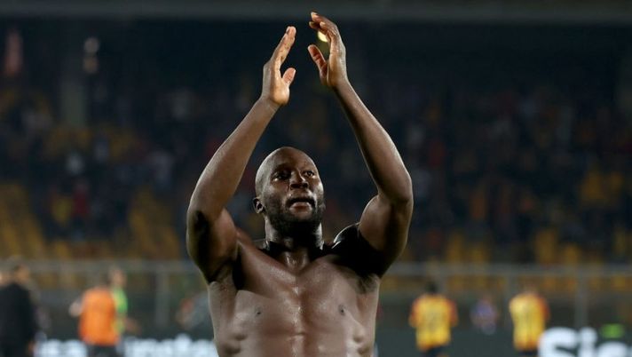 LECCE, ITALY - AUGUST 13: Romelu Lukaku of Inter celebrates after the Serie A match between US Lecce and FC Internazionale at Stadio Via del Mare on August 13, 2022 in Lecce, . (Photo by Maurizio Lagana/Getty Images) Inter, il Corriere in prima: “Big Roma ne salta addirittura sei: ci si rivede a ottobre” - immagine 1