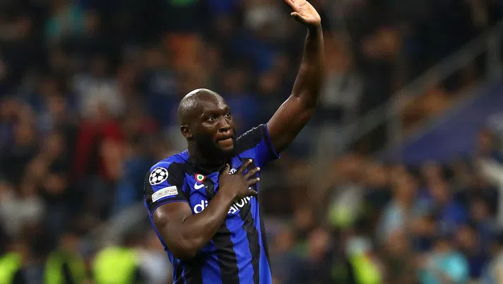 Lukaku is back: subito gol. Poi il gesto d’amore: Big Rom esulta e bacia la maglia dell’Inter - immagine 1
