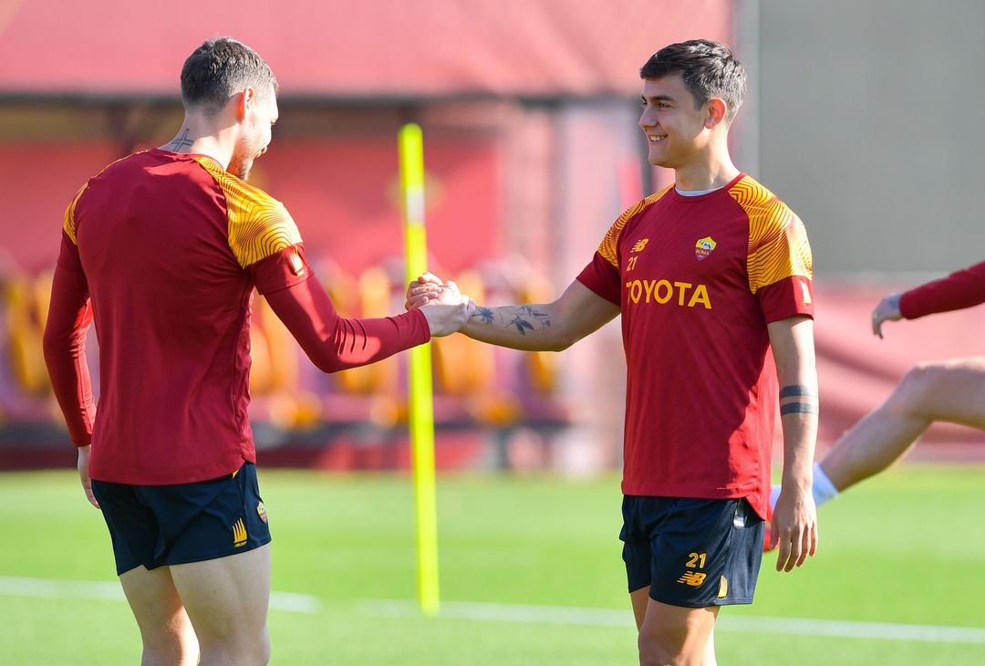 Trigoria, Dybala in gruppo prima della sfida con il Torino – FOTO GALLERY - immagine 27