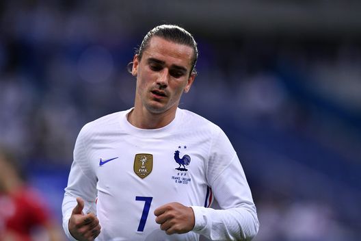 (Photo by Aurelien Meunier/Getty Images) Il derby con CR7 innervosisce Griezmann: le Petit diable nervoso scaccia via un tifoso…- immagine 2