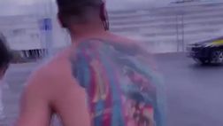 VIDEO / Si tatua Messi su tutta la schiena: ecco la reazione di Leo