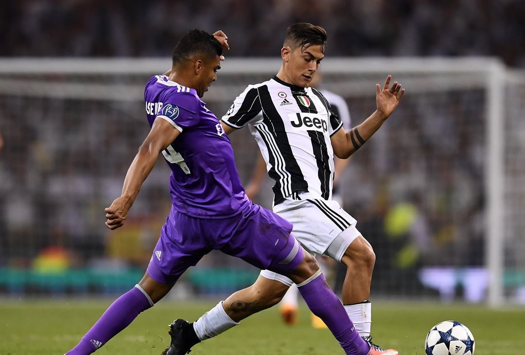  CARDIFF, WALES - JUNE 03: Casemiro of Real Madrid and Paulo Dybala of Juventus battle for possession during the UEFA Champions League Final between Juventus and Real Madrid at National Stadium of Wales on June 3, 2017 in Cardiff, Wales.  (Photo by David Ramos/Getty Images) 