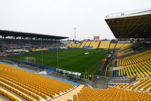 PARMA, ITALY - FEBRUARY 21: A general view inside the stadium prior to the Serie A match between Parma Calcio and Udinese Calcio at Stadio Ennio Tardini on February 21, 2021 in Parma, Italy. Sporting stadiums around Italy remain under strict restrictions due to the Coronavirus Pandemic as Government social distancing laws prohibit fans inside venues resulting in games being played behind closed doors. (Photo by Alessandro Sabattini/Getty Images) PARMA, ITALY - FEBRUARY 21: A general view inside the stadium prior to the Serie A match between Parma Calcio and Udinese Calcio at Stadio Ennio Tardini on February 21, 2021 in Parma, Italy. Sporting stadiums around Italy remain under strict restrictions due to the Coronavirus Pandemic as Government social distancing laws prohibit fans inside venues resulting in games being played behind closed doors. (Photo by Alessandro Sabattini/Getty Images)