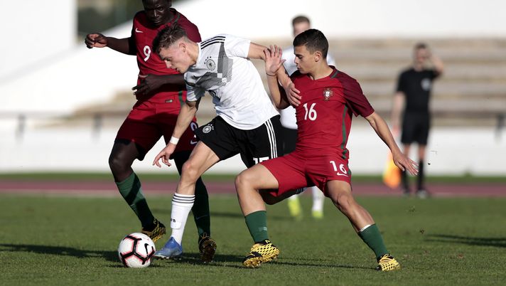 LAGOS, PORTUGAL - FEBRUARY 10: Florian Richard Wirtz (C) of Germany battles for the ball with Herculano Nabian (L) and Gustavo Mendonca (R) of Portugal during the Algarve U17 International Tournament game between Germany U17 and Portugal U17 at Lagos Municipal Stadium on February 10, 2020 in Lagos, Portugal. (Photo by Filipe Farinha/Getty Images for DFB) LAGOS, PORTUGAL - FEBRUARY 10: Florian Richard Wirtz (C) of Germany battles for the ball with Herculano Nabian (L) and Gustavo Mendonca (R) of Portugal during the Algarve U17 International Tournament game between Germany U17 and Portugal U17 at Lagos Municipal Stadium on February 10, 2020 in Lagos, Portugal. (Photo by Filipe Farinha/Getty Images for DFB)
