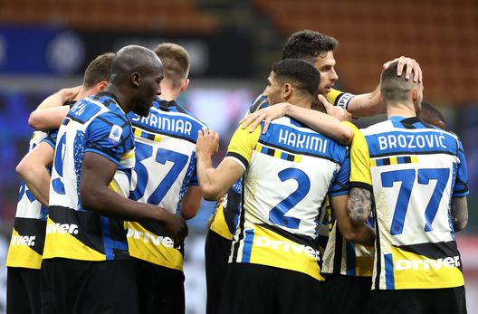 MILAN, ITALY - MAY 12: Romelu Lukaku of FC Internazionale celebrates after scoring their sides third goal with team mate Achraf Hakimi during the Serie A match between FC Internazionale and AS Roma at Stadio Giuseppe Meazza on May 12, 2021 in Milan, Italy. Sporting stadiums around Italy remain under strict restrictions due to the Coronavirus Pandemic as Government social distancing laws prohibit fans inside venues resulting in games being played behind closed doors. (Photo by Marco Luzzani/Getty Images) MILAN, ITALY - MAY 12: Romelu Lukaku of FC Internazionale celebrates after scoring their sides third goal with team mate Achraf Hakimi during the Serie A match between FC Internazionale and AS Roma at Stadio Giuseppe Meazza on May 12, 2021 in Milan, Italy. Sporting stadiums around Italy remain under strict restrictions due to the Coronavirus Pandemic as Government social distancing laws prohibit fans inside venues resulting in games being played behind closed doors. (Photo by Marco Luzzani/Getty Images)