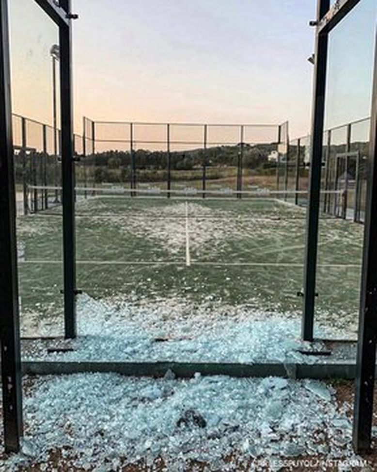 Non si ferma davanti al vetro: Puyol vuol vincere anche a padel, a costo di andare a sbattere…- immagine 2