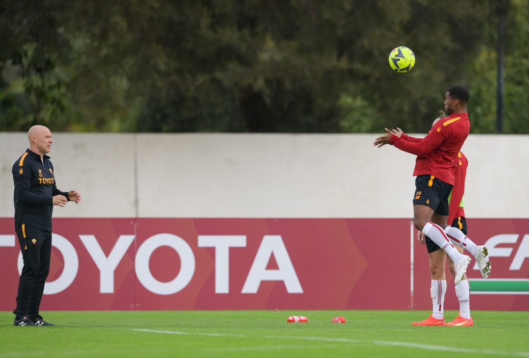 Roma, c’è Wijnaldum in gruppo. E torna anche Rui Patricio – FOTO GALLERY - immagine 31