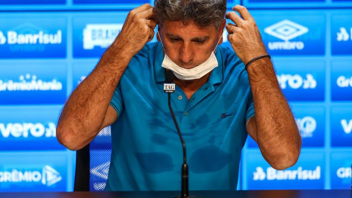 PORTO ALEGRE, BRAZIL - MARCH 15: Renato Portaluppi coach of Gremio during the press conference wearing masks after the match between Gremio and Sao Luiz as part of the Rio Grande do Sul State Championship 2020, to be played behind closed doors at Arena do Gremio Stadium, on March 15, 2020 in Porto Alegre, Brazil. The Government of the State of Rio Grande do Sul issued a list of new guidelines to help prevent the spread of the Coronavirus which included games played with closed doors and no public. According to the Ministry of Health, as of Saturday, March 14, Brazil had 121 confirmed cases of coronavirus. (Photo by Lucas Uebel/Getty Images) PORTO ALEGRE, BRAZIL - MARCH 15: Renato Portaluppi coach of Gremio during the press conference wearing masks after the match between Gremio and Sao Luiz as part of the Rio Grande do Sul State Championship 2020, to be played behind closed doors at Arena do Gremio Stadium, on March 15, 2020 in Porto Alegre, Brazil. The Government of the State of Rio Grande do Sul issued a list of new guidelines to help prevent the spread of the Coronavirus which included games played with closed doors and no public. According to the Ministry of Health, as of Saturday, March 14, Brazil had 121 confirmed cases of coronavirus. (Photo by Lucas Uebel/Getty Images)