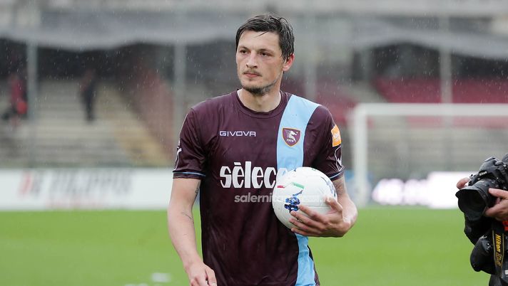 Milan Djuric con la maglia della Salernitana Milan Djuric con la maglia della Salernitana