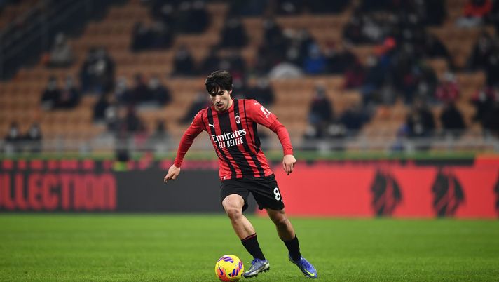 MILAN, ITALY - JANUARY 13: Sandro Tonali of AC Milan in action during the Coppa Italia match between AC Milan and Genoa CFC at Stadio Giuseppe Meazza on January 13, 2022 in Milan, Italy. (Photo by Claudio Villa/AC Milan via Getty Images)