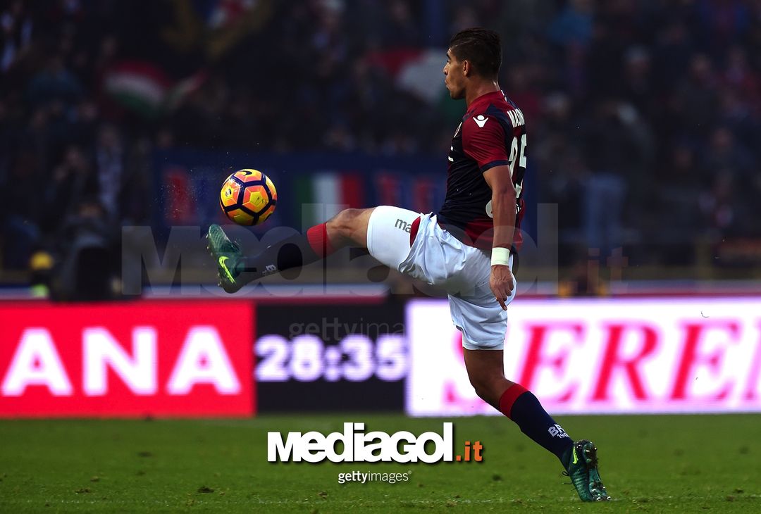  BOLOGNA, ITALY - NOVEMBER 20:  Adam Masinaof Bologna in action during the Serie A match between Bologna FC and US Citta di Palermo at Stadio Renato Dall'Ara on November 20, 2016 in Bologna, Italy.  (Photo by Tullio M. Puglia/Getty Images) 