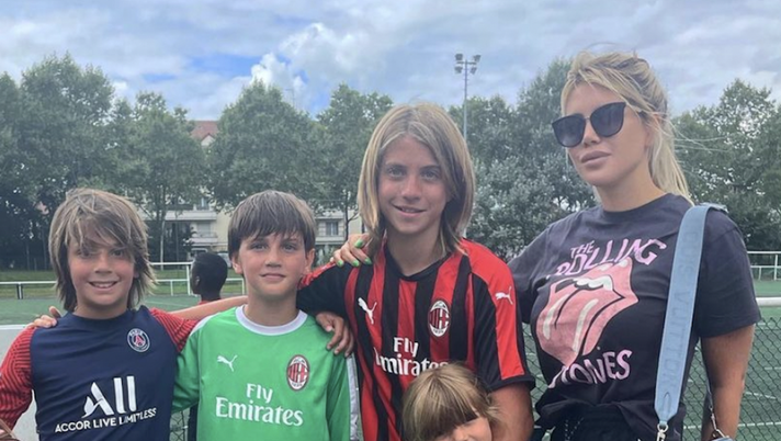 Critiche a Wanda dopo la frase sull’amore “poligamo”, la risposta del figlio è geniale Critiche a Wanda dopo la frase sull’amore “poligamo”, la risposta del figlio è geniale - immagine 1