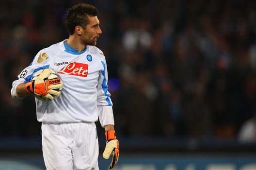 NAPLES, ITALY - NOVEMBER 22: SSC Napoli goalkeeper Morgan De Sanctis looks on during the UEFA Champions League Group A match between SSC Napoli and Manchester City FC at Stadio San Paolo on November 22, 2011 in Naples, Italy. (Photo by Paolo Bruno/Getty Images) NAPLES, ITALY - NOVEMBER 22: SSC Napoli goalkeeper Morgan De Sanctis looks on during the UEFA Champions League Group A match between SSC Napoli and Manchester City FC at Stadio San Paolo on November 22, 2011 in Naples, Italy. (Photo by Paolo Bruno/Getty Images)