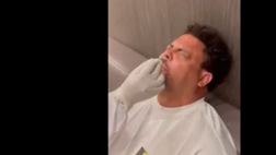 VIDEO / Ronaldo alle prese col tampone: la reazione. E Roberto Carlos se la ride…