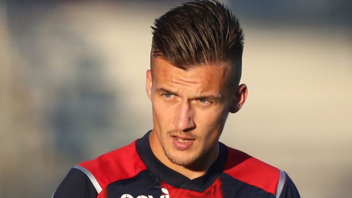 CROTONE, ITALY - OCTOBER 31: Arkadiuisz Reca of Crotone during the Serie A match between FC Crotone and Atalanta BC at Stadio Comunale Ezio Scida on October 31, 2020 in Crotone, Italy. (Photo by Maurizio Lagana/Getty Images) Spezia, Reca è positivo al Covid-19: il comunicato del club - immagine 1