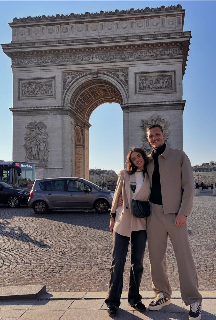 GALLERY Rafa Marin, relax durante la sosta: viaggio a Parigi con la compagna - immagine 4