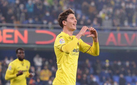 VILLARREAL, SPAIN - JANUARY 03: Pau Torres of Villarreal CF celebrates after scoring their side's second goal during the LaLiga Santander match between Villarreal CF and Levante UD at Estadio de la Ceramica on January 03, 2022 in Villarreal, Spain. (Photo by Aitor Alcalde/Getty Images) Pau Torres: “È stato il gol più importante della mia carriera” - immagine 1