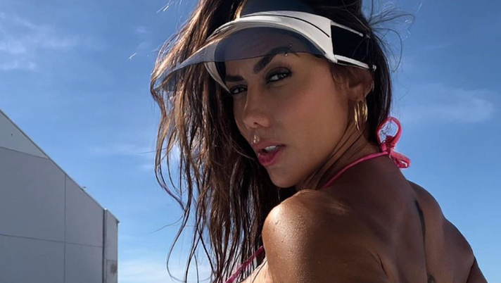 Sonia Isaza, curve devastanti. Lady Vidal in costume scatena il web Sonia Isaza, curve devastanti. Lady Vidal in costume scatena il web - immagine 1