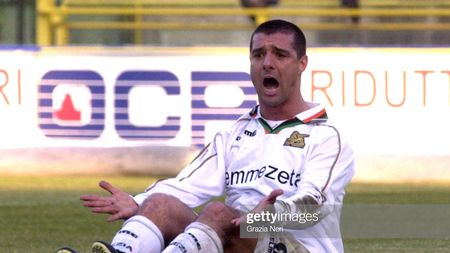 03 Feb 2002: Filippo Maniero of Venezia in action during the Serie A match between Bologna and Venezia , played at the Renato dall''Ara Stadium, Bologna. DIGITAL IMAGE Mandatory Credit: Grazia Neri/ALLSPORT Filippo-Maniero