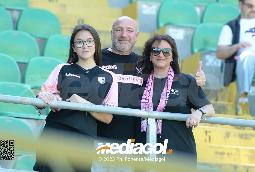 FOTOTIFO Palermo-Spal 2-1, gli scatti ai tifosi al “Renzo Barbera” (GALLERY) - immagine 32