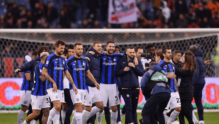 Inter, rinnovi: Calha ok, si lavora per blindare Bastoni. Dzeko che fa? E Lukaku… - immagine 1