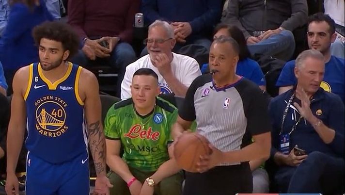 Magliette camouflage del Napoli al Chase Center: spettacolo in NBA - immagine 1