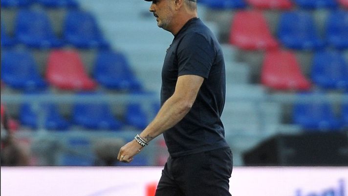 BOLOGNA, ITALY - AUGUST 02: Sinisa MIhajlovic head cach of Bologna FC looks on prior the beginning of the serie A match between Bologna FC and Torino FC at Stadio Renato Dall'Ara on August 02, 2020 in Bologna, Italy. (Photo by Mario Carlini / Iguana Press/Getty Images)