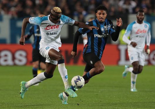 BERGAMO, ITALY - NOVEMBER 05: Victor Osimhen of SSC Napoli is challenged by Ederson of Atalanta BC during the Serie A match between Atalanta BC and SSC Napoli at Gewiss Stadium on November 05, 2022 in Bergamo, Italy. (Photo by Emilio Andreoli/Getty Images)  Juventus