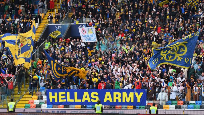 Una festa retrocessione organizzata per noi dai vicentini? Sarà uno scherzo di Carnevale, devono aver pensato i tifosi veronesi che sono andati in maschera oggi a Udine per lo 0-0 con i friulani 