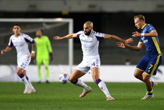 VERONA, ITALY - APRIL 20: Sofyan Amrabat of ACF Fiorentina is challenged by Antonin Barak of Hellas Verona during the Serie A match between Hellas Verona FC and ACF Fiorentina at Stadio Marcantonio Bentegodi on April 20, 2021 in Verona, Italy. Sporting stadiums around Italy remain under strict restrictions due to the Coronavirus Pandemic as Government social distancing laws prohibit fans inside venues resulting in games being played behind closed doors. (Photo by Alessandro Sabattini/Getty Images) VERONA, ITALY - APRIL 20: Sofyan Amrabat of ACF Fiorentina is challenged by Antonin Barak of Hellas Verona during the Serie A match between Hellas Verona FC and ACF Fiorentina at Stadio Marcantonio Bentegodi on April 20, 2021 in Verona, Italy. Sporting stadiums around Italy remain under strict restrictions due to the Coronavirus Pandemic as Government social distancing laws prohibit fans inside venues resulting in games being played behind closed doors. (Photo by Alessandro Sabattini/Getty Images)