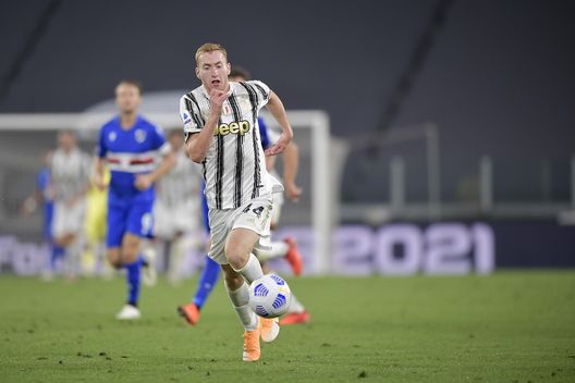Dejan Kulusevski in azione con la maglia della Juventus Dejan Kulusevski in azione con la maglia della Juventus