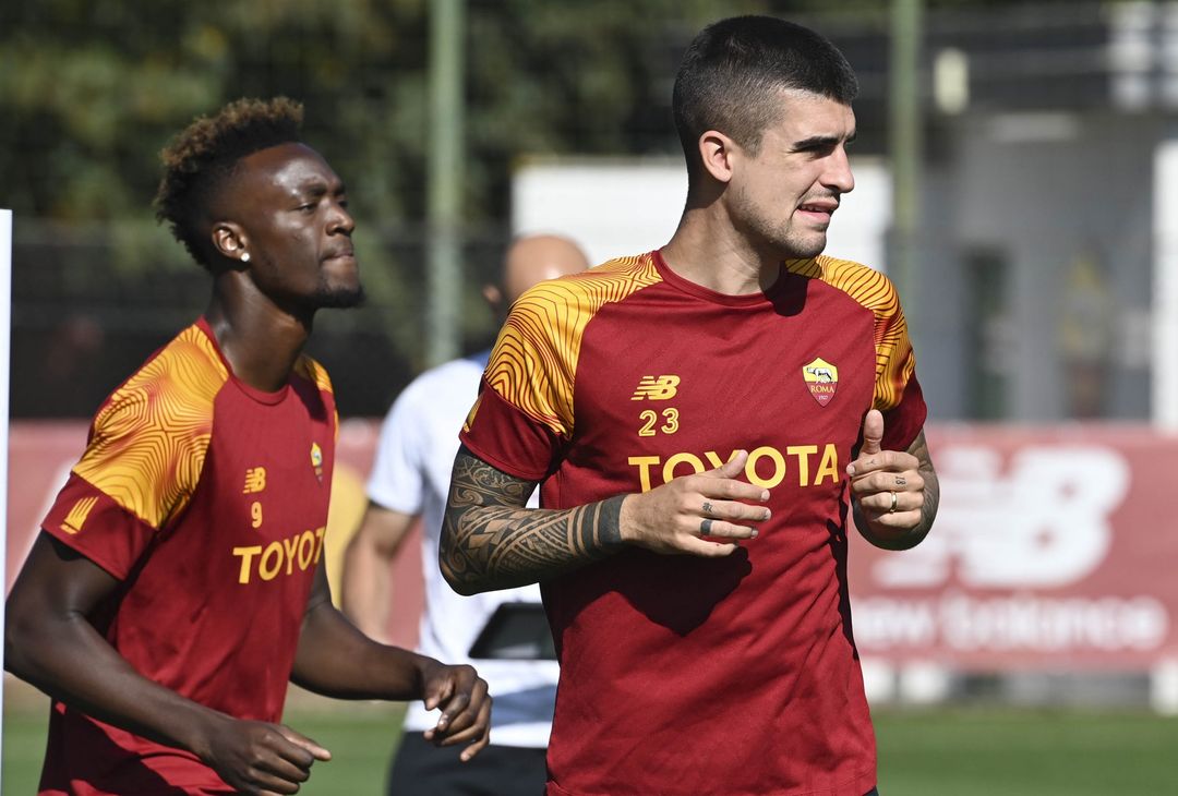 Trigoria, Roma in campo per preparare la sfida con il Napoli – FOTO GALLERY - immagine 11
