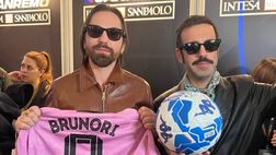 Sanremo 2023, il Palermo regala maglia Brunori a Colapesce e Dimartino al Festival
