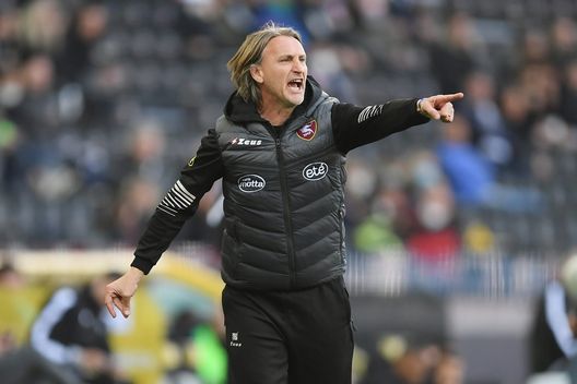 UDINE, ITALY - APRIL 20: Davide Nicola US Salernitana coach during the Serie A match between Udinese Calcio and US Salernitana at Dacia Arena on April 20, 2022 in Udine, Italy. (Photo by Francesco Pecoraro/Getty Images) UDINE, ITALY - APRIL 20: Davide Nicola US Salernitana coach during the Serie A match between Udinese Calcio and US Salernitana at Dacia Arena on April 20, 2022 in Udine, Italy. (Photo by Francesco Pecoraro/Getty Images)