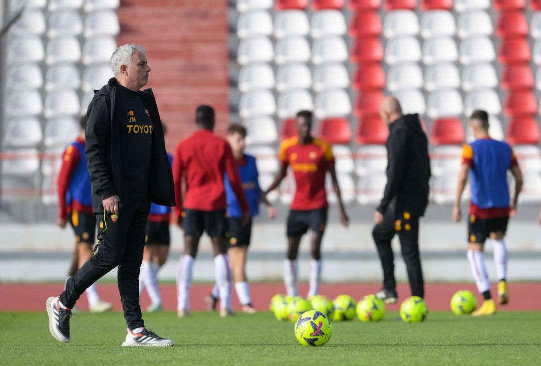 Roma, l’allenamento ad Albufeira sotto gli occhi di Mourinho e Pinto – FOTO GALLERY - immagine 5