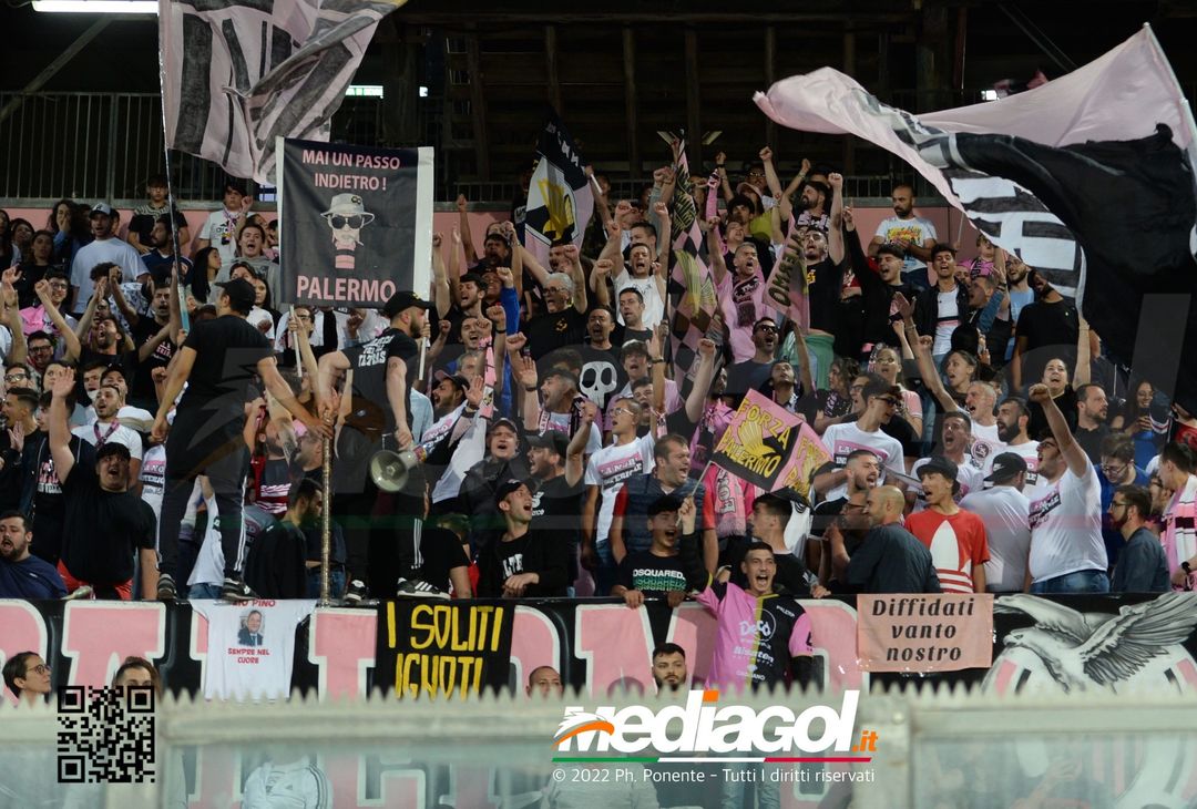Fototifo, i tifosi allo stadio per Palermo-Virtus Entella 2-2 (gallery) - immagine 123