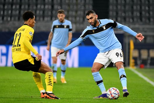 DORTMUND, GERMANY - DECEMBER 02: Mateu Morey of Borussia Dortmund competes for the ball with Mohamed Fares of SS Lazio during the UEFA Champions League Group F stage match between Borussia Dortmund and SS Lazio at Signal Iduna Park on December 02, 2020 in Dortmund, Germany. (Photo by Marco Rosi - SS Lazio/Getty Images) DORTMUND, GERMANY - DECEMBER 02: Mateu Morey of Borussia Dortmund competes for the ball with Mohamed Fares of SS Lazio during the UEFA Champions League Group F stage match between Borussia Dortmund and SS Lazio at Signal Iduna Park on December 02, 2020 in Dortmund, Germany. (Photo by Marco Rosi - SS Lazio/Getty Images)