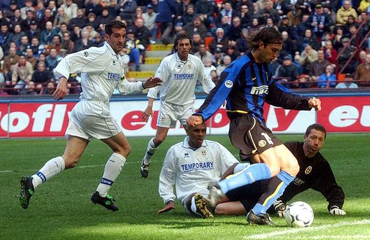 MILAN - MARCH 16: Gabriel Batistuta of Inter Milan scores during the Serie A match between Inter Milan and Como, played at the Giuseppe Meazza San Siro Stadium, Milan, Italy on March 16, 2003. (Photo by Grazia Neri/Getty Images)