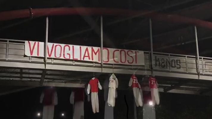Il cavalcavia dove sono stati appesi dei manichini con maglie del Perugia e lo striscione "Vi vogliamo così" 