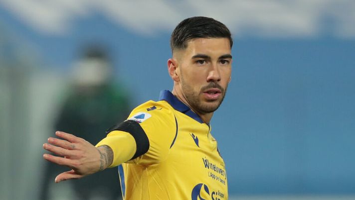BERGAMO, ITALY - NOVEMBER 28: Mattia Zaccagni of Hellas Verona gestures during the Serie A match between Atalanta BC and Hellas Verona FC at Gewiss Stadium on November 28, 2020 in Bergamo, Italy. (Photo by Emilio Andreoli/Getty Images) L’agente di Zaccagni: “Napoli? Vi do un annuncio, la scelta è fatta dal club” - immagine 1