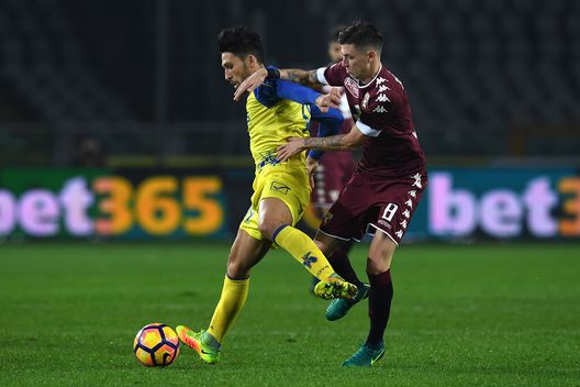 TURIN, ITALY - NOVEMBER 26: Daniele Baselli (R) of FC Torino competes with Lucas Nahuel Castro of AC ChievoVerona during the Serie A match between FC Torino and AC ChievoVerona at Stadio Olimpico di Torino on November 26, 2016 in Turin, Italy. (Photo by Valerio Pennicino/Getty Images) TURIN, ITALY - NOVEMBER 26: Daniele Baselli (R) of FC Torino competes with Lucas Nahuel Castro of AC ChievoVerona during the Serie A match between FC Torino and AC ChievoVerona at Stadio Olimpico di Torino on November 26, 2016 in Turin, Italy. (Photo by Valerio Pennicino/Getty Images)