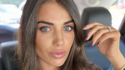 Eleonora Boi splendida come sempre: lady Gallinari con il suo “car selfie” conquista i social
