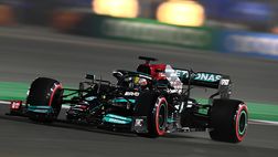 F1, Hamilton si esalta a Jeddah. Verstappen si ‘nasconde’