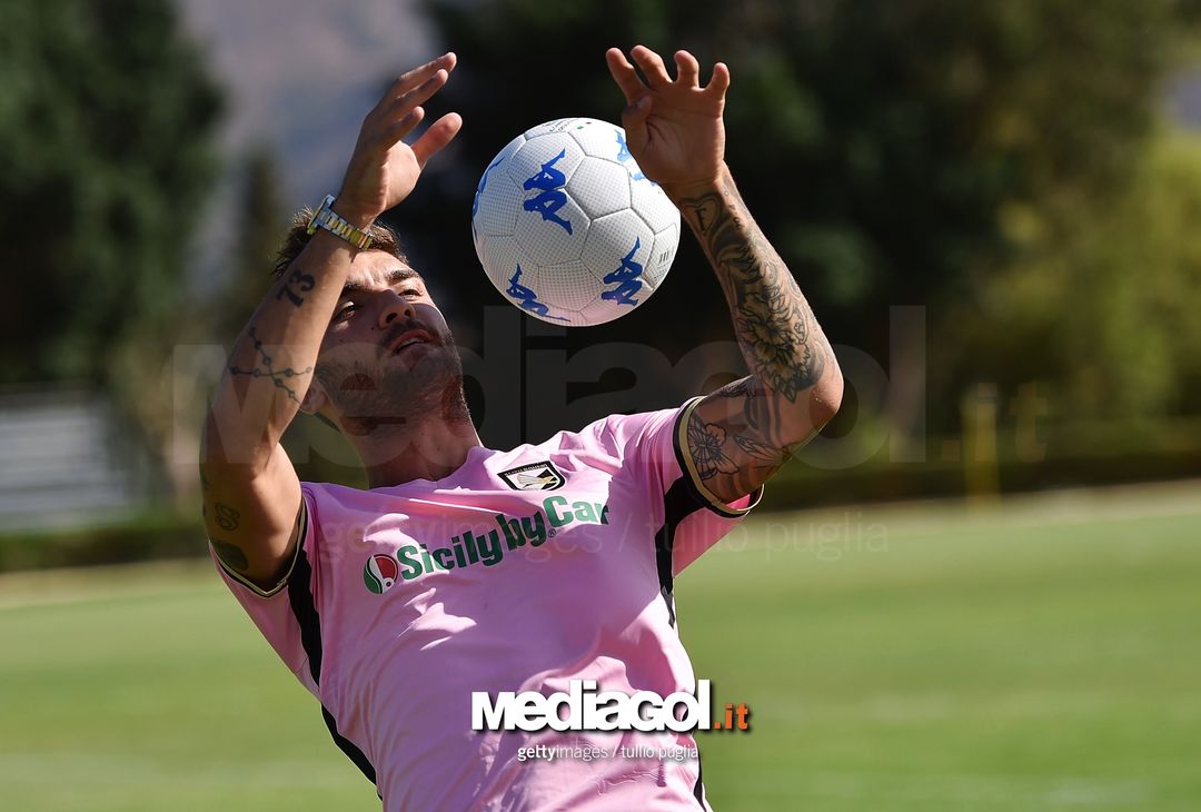  PALERMO, ITALY - SEPTEMBER 04:  Gaetano Monachello in action during his presentation as a new player of US Citta' di Palermo at Carmelo Onorato sport center on September 4, 2017 in Palermo, Italy.  (Photo by Tullio M. Puglia/Getty Images) 