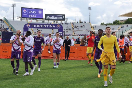 GERMOGLI PH: 14 MAGGIO 2023 FIRENZE STADIO ARTEMIO FRANCHI CAMPIONATO SERIE A FIORENTINA VS UDINESENELLA FOTO ESULTANZA FINE PARTITA Dentro o fuori. Ultimo sforzo per la Fiorentina e Italiano- immagine 2