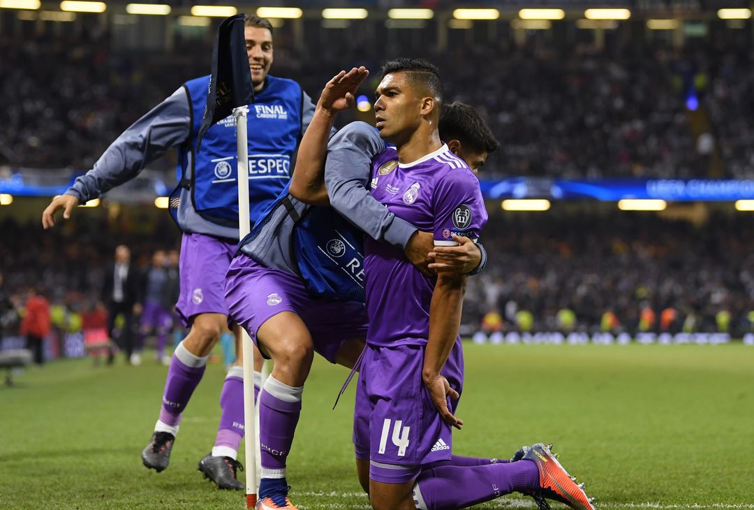  CARDIFF, WALES - JUNE 03:  Casemiro of Real Madrid celebrates scoring his sides second goal with his Real Madrid team mates during the UEFA Champions League Final between Juventus and Real Madrid at National Stadium of Wales on June 3, 2017 in Cardiff, Wales.  (Photo by Matthias Hangst/Getty Images) 