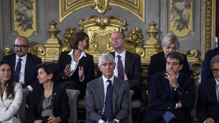 ROME, ITALY - OCTOBER 22: Italian Minister of Sport and youth policies Andrea Abodi (C), Italian Minister for European affairs, territorial cohesion and PNRR Raffaele Fitto, Italian Minister for disabilities Alessandra Locatelli, Italian Minister for Family and Equal Opportunities Eugenia Roccella attend the swearing-in ceremony at the Quirinal Palace on October 22, 2022 in Rome, Italy. Far-right politician Giorgia Meloni is set to become Italy's first woman Prime Minister. Italians voted in the 2022 Italian general election on 25 September which was called after the dissolution of parliament was announced by Italian President Sergio Mattarella on 21 July. (Photo by Antonio Masiello/Getty Images) Caso Franchi, Fitto: “Fondi bloccati dall’UE, ma il Governo è al lavoro” - immagine 1